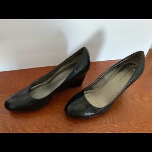 Bandolino Women’s Snake Wedge Pump